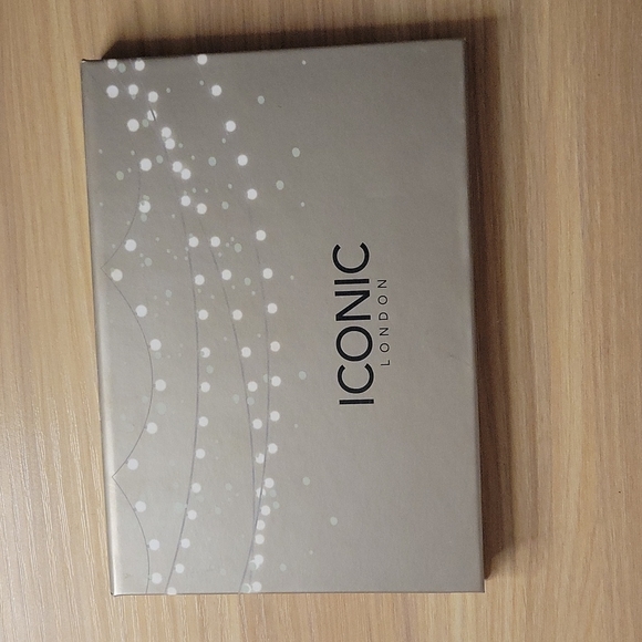 Iconic London face pallete - Picture 2 of 2